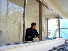 珪藻土 無垢材 自然素材リフォームの日吉プラス：屋根・外壁リフォーム　木製窓枠の解体