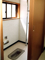 珪藻土 無垢材 自然素材リフォームの日吉プラス:トイレフォーム内部