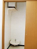 珪藻土 無垢材 自然素材リフォームの日吉プラス:トイレリフォーム