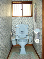 珪藻土 無垢材 自然素材リフォームの日吉プラス:トイレリフォーム前